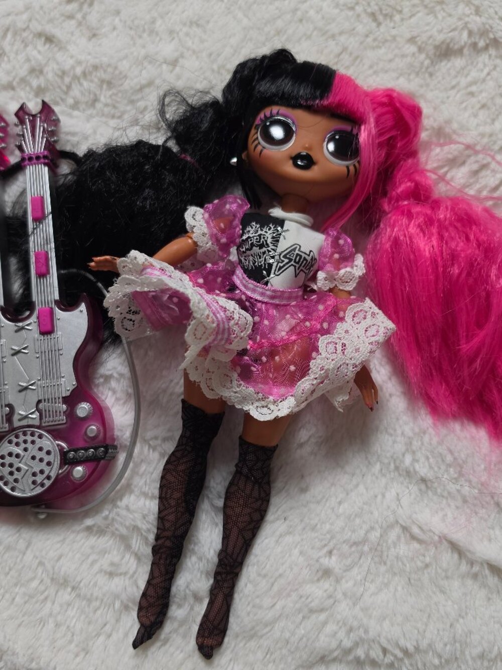 LOL Surprise OMG Remix Rock Metal Chick Doll Double Neck Guitar Pink Black Hair